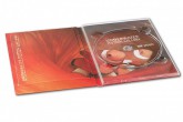 DVD-PACK 2 ANTE STANDARD, STAMPA 4/4 COLORI, ALLOGGIAMENTO DEL DISCO MEDIANTE UN TRAY TRASPARENTE SULLA FACCIATA INTERNA DELL'ANTA DX. INSERIMENTO DI UN LIBRETTO (FINO AD UN MAX DI 24 PAGG.) STAMPATO 4/4 COLORI, IN TASCA ORIZZONTALE A TAGLIO SULLA FACCIATA INTERNA DELL'ANTA SX.